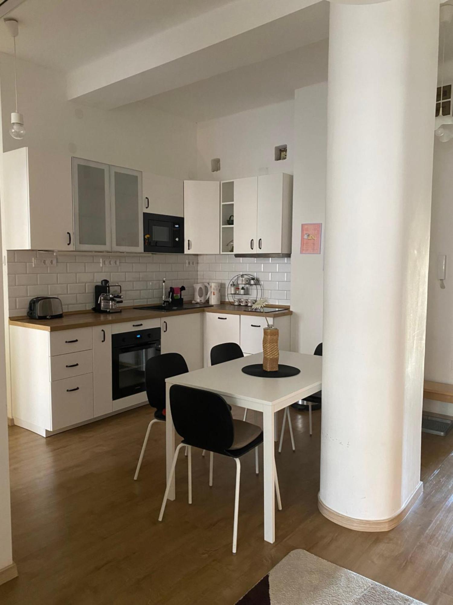 Larix Apartman Budapest Eksteriør billede