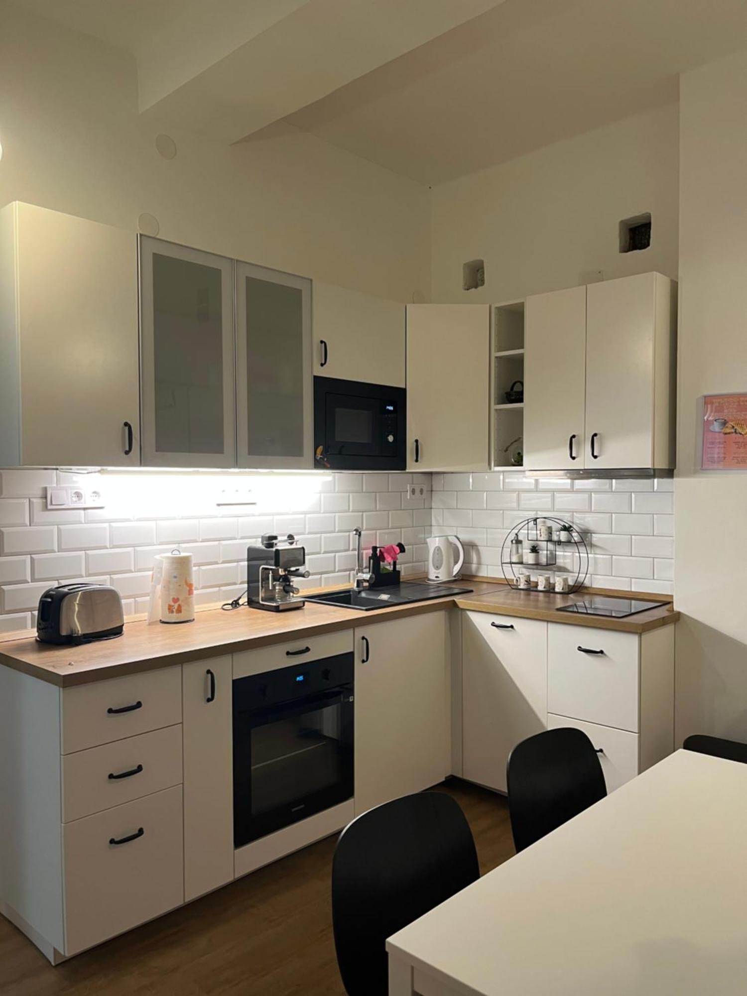 Larix Apartman Budapest Eksteriør billede